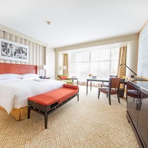 Deluxe Room King Guest room 1 King City view